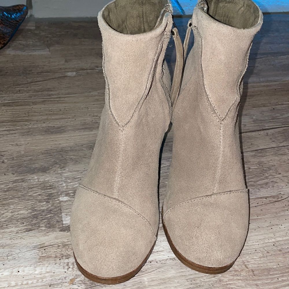 Tom’s lunata booties  